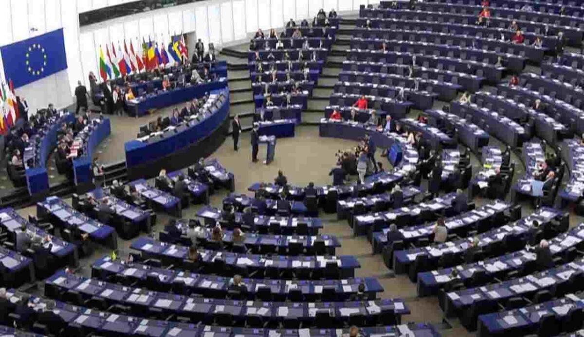 Tabacco, maxi-aumenti in arrivo: accise fino al +1.090% per ridurre i danni sanitari - Parlamento europeo (screenshot Palazzo Chigi/YouTube) - financecue.it