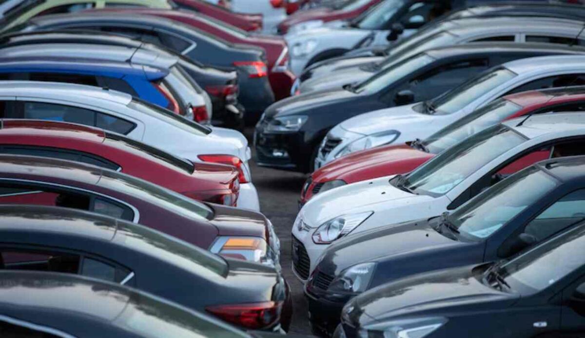Nel 2024 le auto usate hanno quasi raddoppiato il nuovo: boom guidato da costi accessibili e modelli più grandi - Il mercato dell'usato conquista tutti (Freepik foto) - www.vehiclecue.it