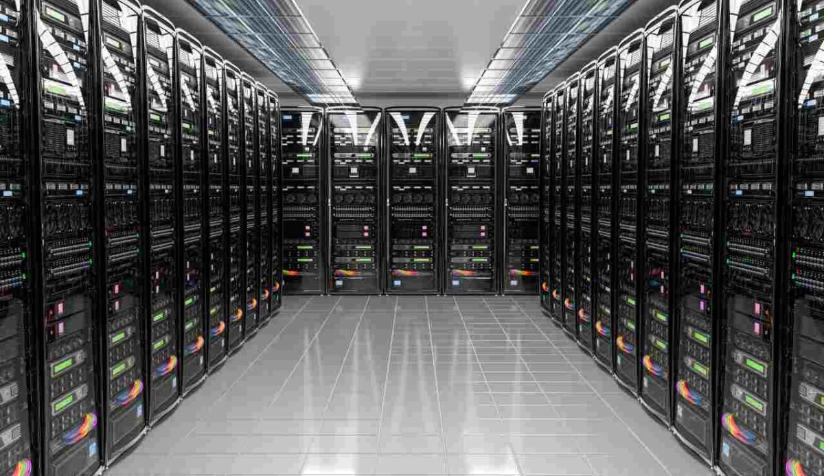 Domanda di data center alle stelle: gli esperti temono una nuova bolla nel settore delle costruzioni digitali - Data Center, una nuova bolla? (DepositPhotos) - BuildingCUE
