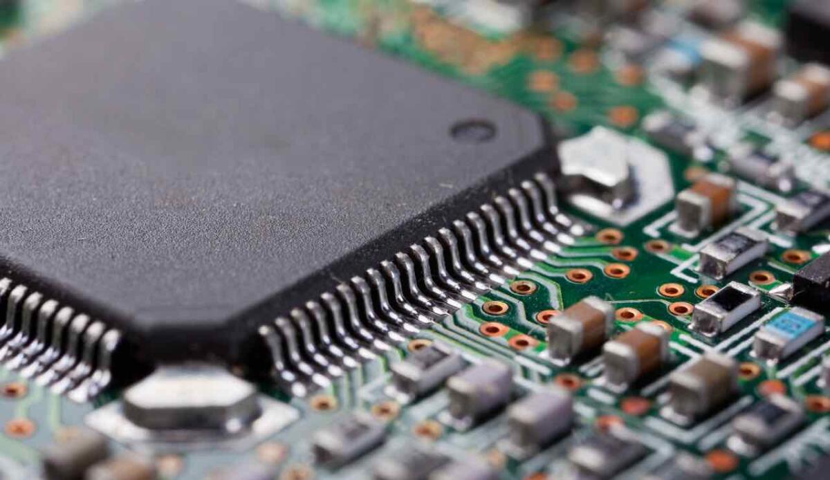 Rivoluzione nei chip: il primo computer CMOS interamente in materiali 2D, senza silicio - Rivoluzione dei chip nei computer (Canva) - systemscue.it