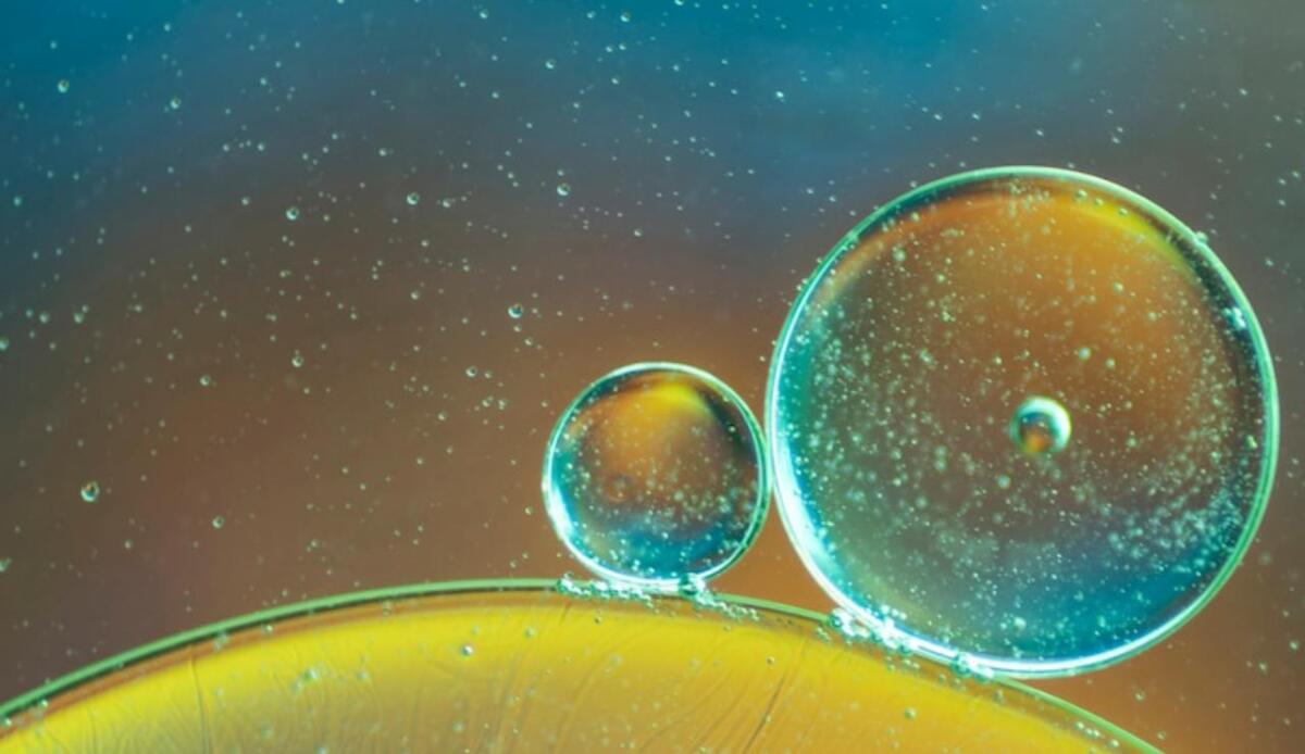 Il MIT ha trovato un modo per catturare CO₂ 6 volte più in fretta - Produrre ossigeno nello spazio, ecco come (Freepik Foto) - www.energycue.it