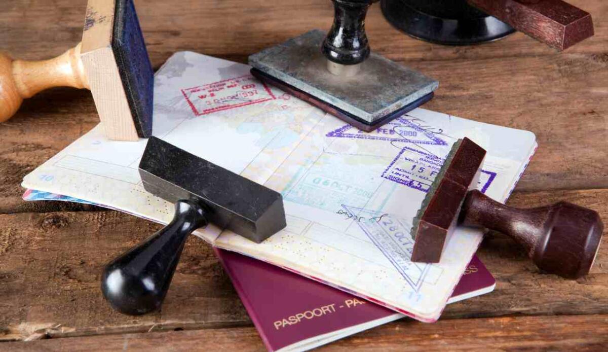 Dal lasciapassare medievale al passaporto biometrico: la storia del visto - Passaporto, ecco com'è cambiata la questione visti nel tempo (DepositPhotos) - ManagementCUE