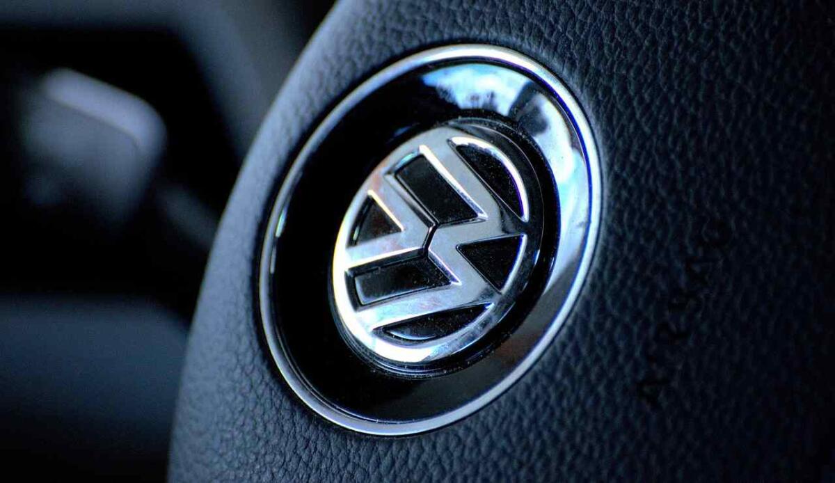 Volkswagen lancia l’ID. Buzz AD a guida autonoma: Moia pronta alla produzione in serie del minivan del futuro - Illustrazione del logo della Volkswagen (Pixabay FOTO) - vehiclecue.it
