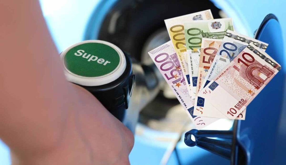Crisi in Medio Oriente: ecco come potrebbe far schizzare in alto i prezzi dei carburanti - Benzina e soldi (Pixabay foto) - www.financecue.it