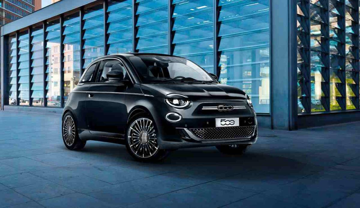 Fiat e Ample lanciano batterie intercambiabili per auto elettriche: la 500e si ricarica in 5 minuti - Illustrazione di una Fiat 500e (Fiat.it FOTO) - vehiclecue.it