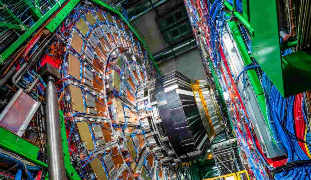 Fermilab misura con precisione record l’anomalia magnetica del muone: un nuovo test per il Modello Standard - Rivelatore a muoni (Canva FOTO) - sciencecue.it
