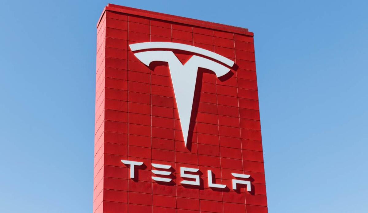 Tesla perde fascino in Europa: i clienti ora sognano Audi e BMW per l’elettrico - Tesla, ecco come cambiano le preferenze dei clienti (DepositPhotos) - VehicleCUE