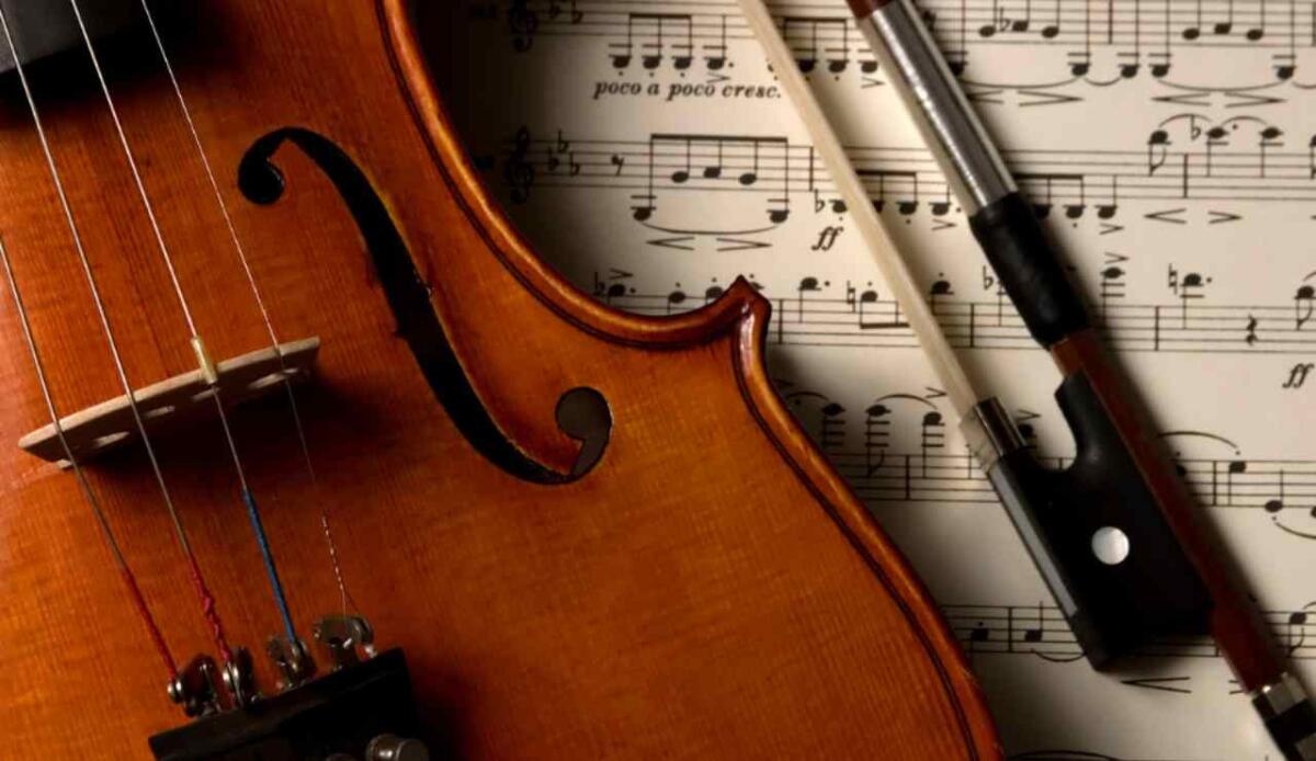 Creato il violino più piccolo del mondo: è più sottile di un capello - Illustrazione di un violino (Canva FOTO) - buildingcue.it