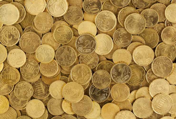 Illustrazione di alcune monete (Canva FOTO) - financecue.it