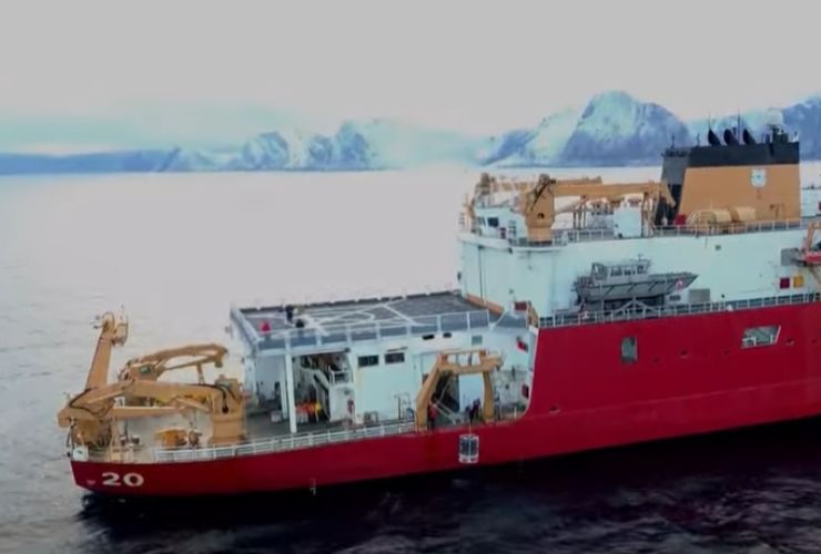 La Guardia Costiera americana darà presto il benevnuto alla rompighiaccio Storis, che cambia nome rispetto al primo varo. (screenshot Straight Arrow News/YouTube) - marinecue.it