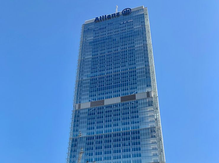 Illustrazione della Torre Isozaki (Wikipedia Plflcn FOTO) - www.buildingcue.it