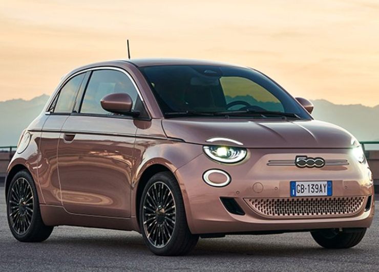 Illustrazione di una Fiast 500e (Stellantis.com FOTO) - vehiclecue.it