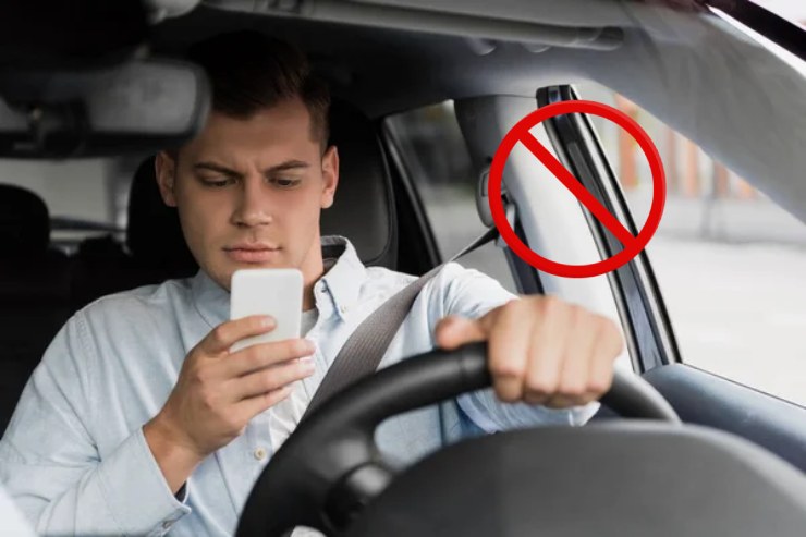 Utilizzo del telefono alla guida (Depositphotos foto) - www.vehiclecue.it