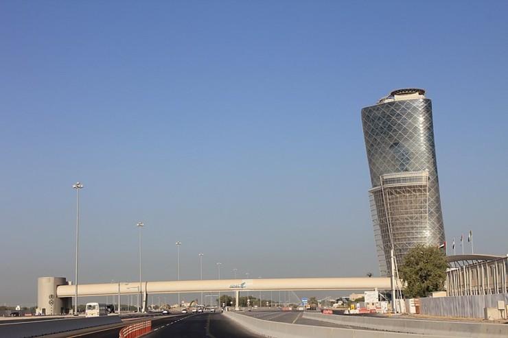 Illustrazione del Capital Gate (Wikipedia Xiaotong Gao FOTO) - buildingcue.it