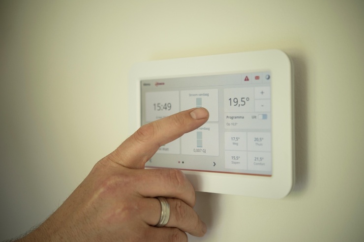 Illustrazione di una casa smart (Pixabay FOTO) - buildingcue.it