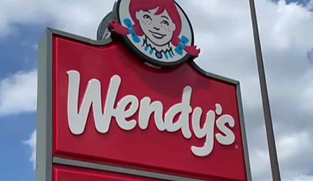 Wendy's arriva in Italia: il famoso fast-food statunitense aprirà 170 punti vendita - Il colosso di Wendy's arriva in Italia dopo un processo di espansione di decenni. Ecco le ultime novità dal mondo dell'imprenditoria. (screenshot Wendy's/YouTube) - managementcue.it