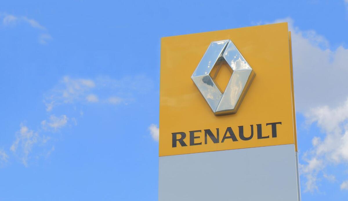 Cambio di contabilità costa a Renault 9,5 miliardi di euro: calo del valore Nissan - Renault, ecco come cambia dopo la perdita il rapporto con Nissan (DepositPhotos) - FinanceCUE