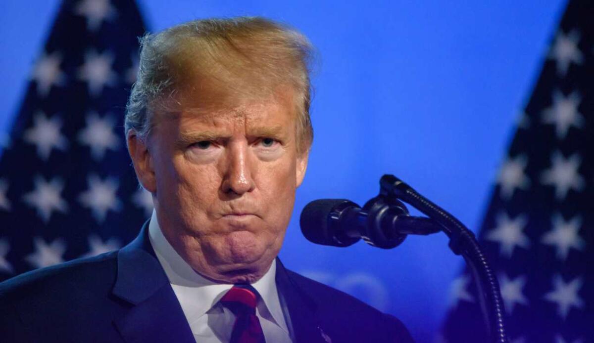 Trump contro le riviste scientifiche: cancellati milioni di dollari in abbonamenti pubblici - Donald Trump, ecco come ha tagliato le riviste scientifiche (DepositPhotos) - ManagementCUE