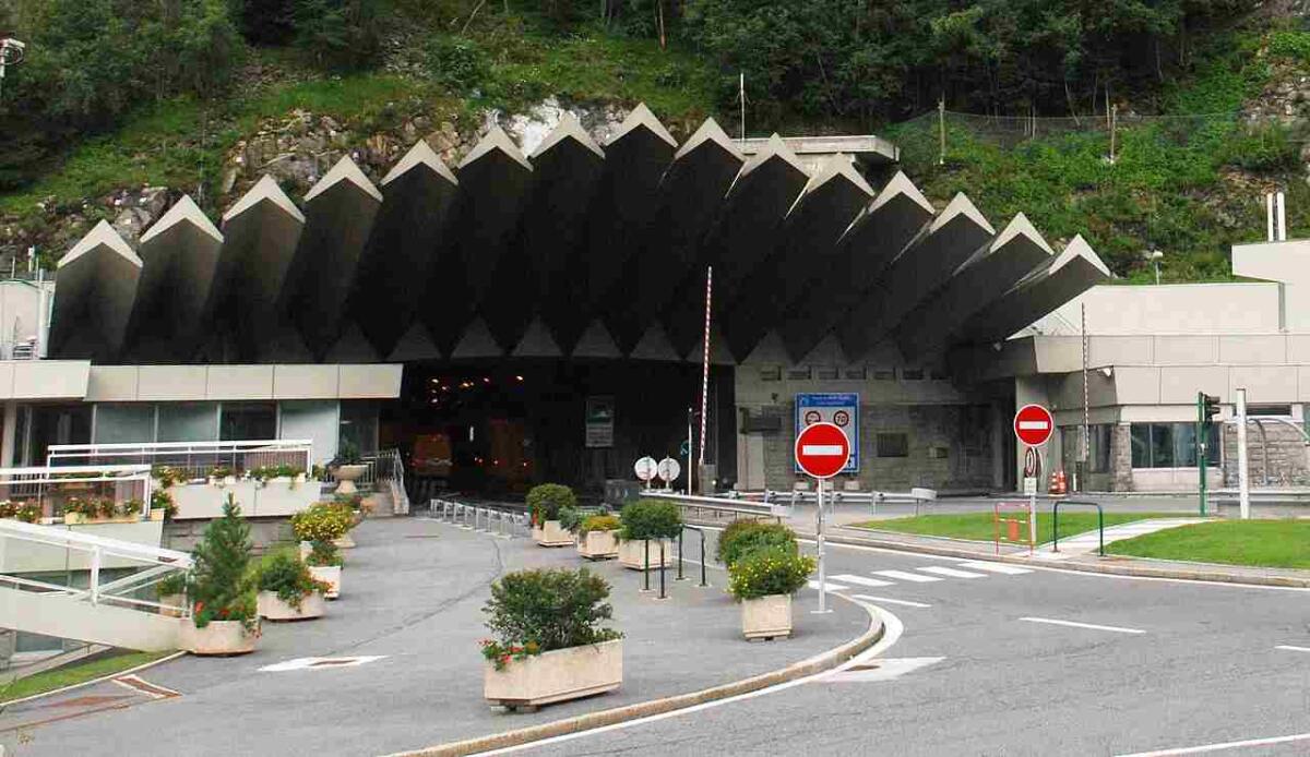 60 anni del traforo del Monte Bianco: al via lavori per garantirne il futuro per altri 100 - Illustrazione del traforo del Monte Bianco (Wikimedia Commons Christophe Jacquet, ChrisJ FOTO) - vehiclecue.it