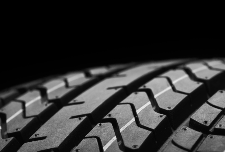 Illustrazione di uno pneumatico (Canva FOTO) - vehiclecue.it