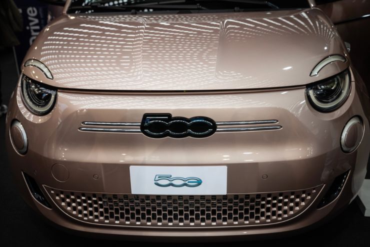 Stellantis, ecco le 500e con una batteria nuova in pochissimo tempo (DepositPhotos) - VehicleCUE