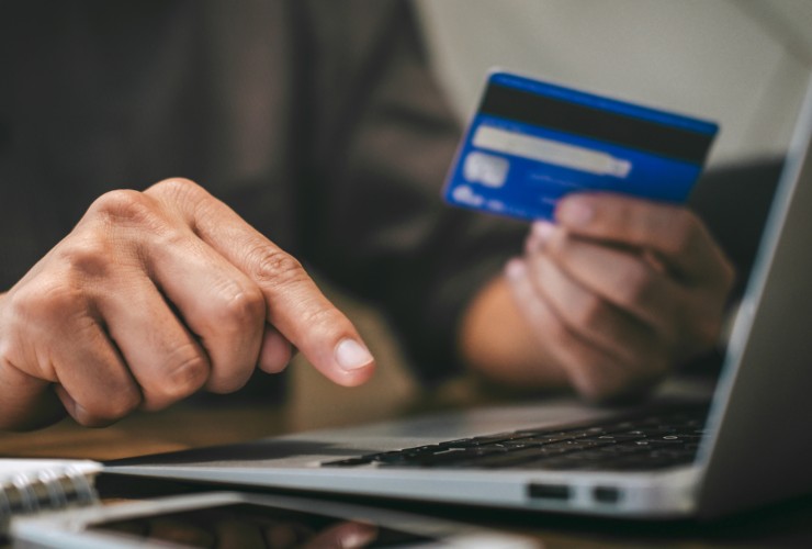 Illustrazione di un acquirente (Canva FOTO) - financecue.it