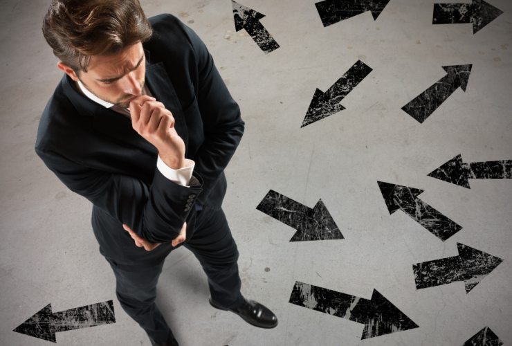 Illustrazione di un CEO indeciso (Canva FOTO) - financecue.it