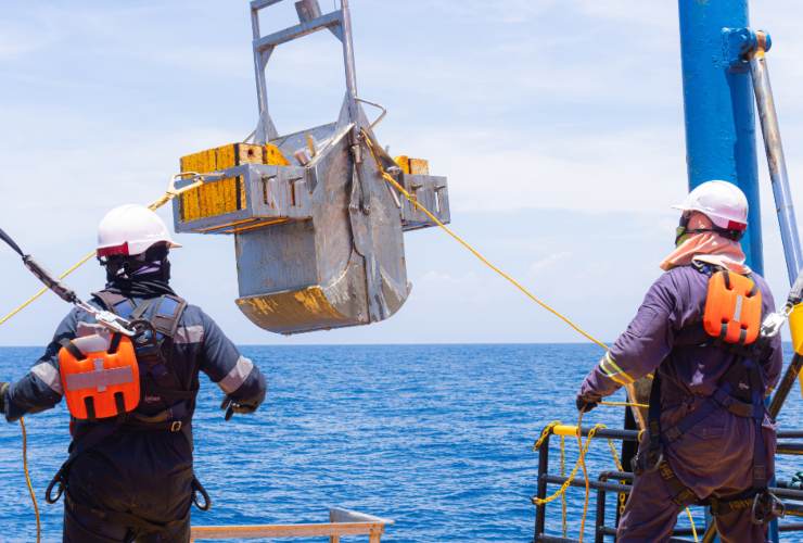 Illustrazione di alcuni ricercatori a lavoro (Canva FOTO) - marinecue.it