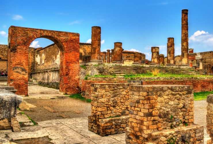 Illustrazione di uno scorcio di Pompei (Canva FOTO) - buildingcue.it