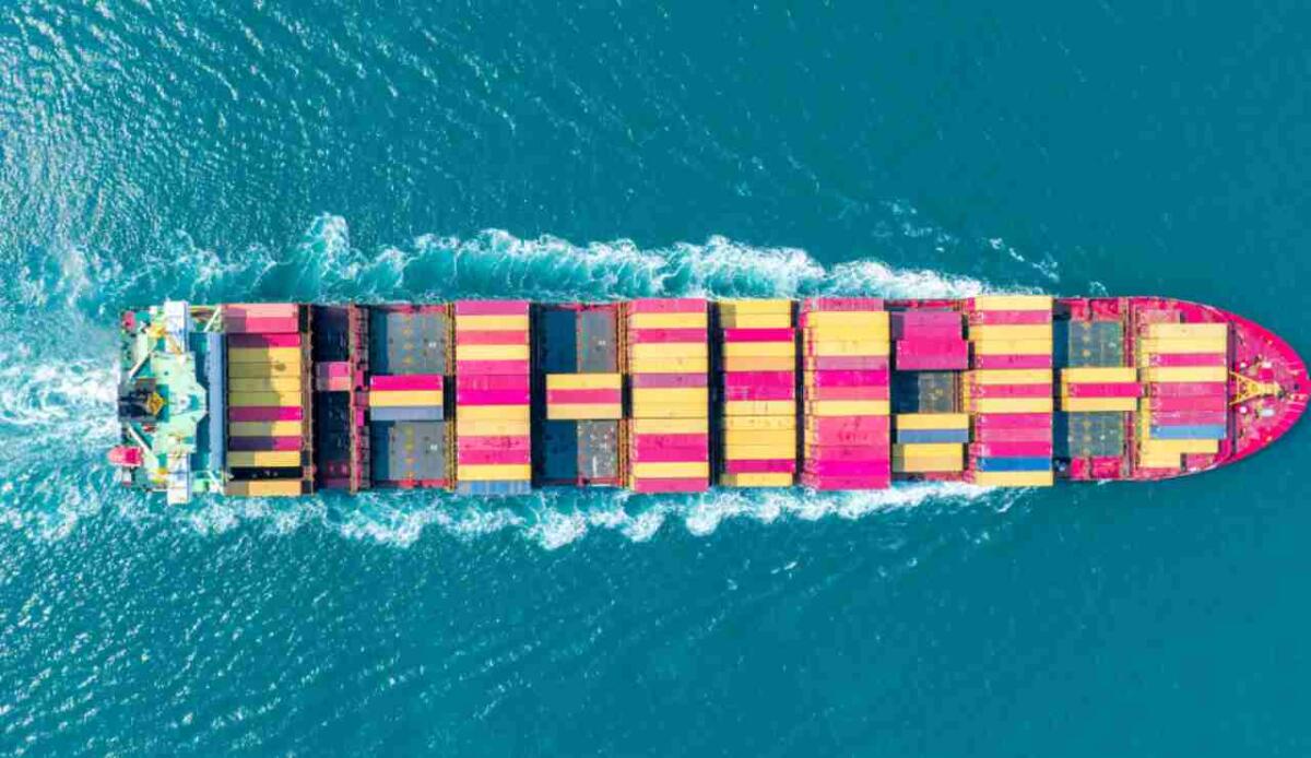 Navi a zero emissioni: la sfida del settore marittimo tra ammoniaca, e-metanolo e nuove tecnologie - Illustrazione di una nave (Canva FOTO) - marinecue.it