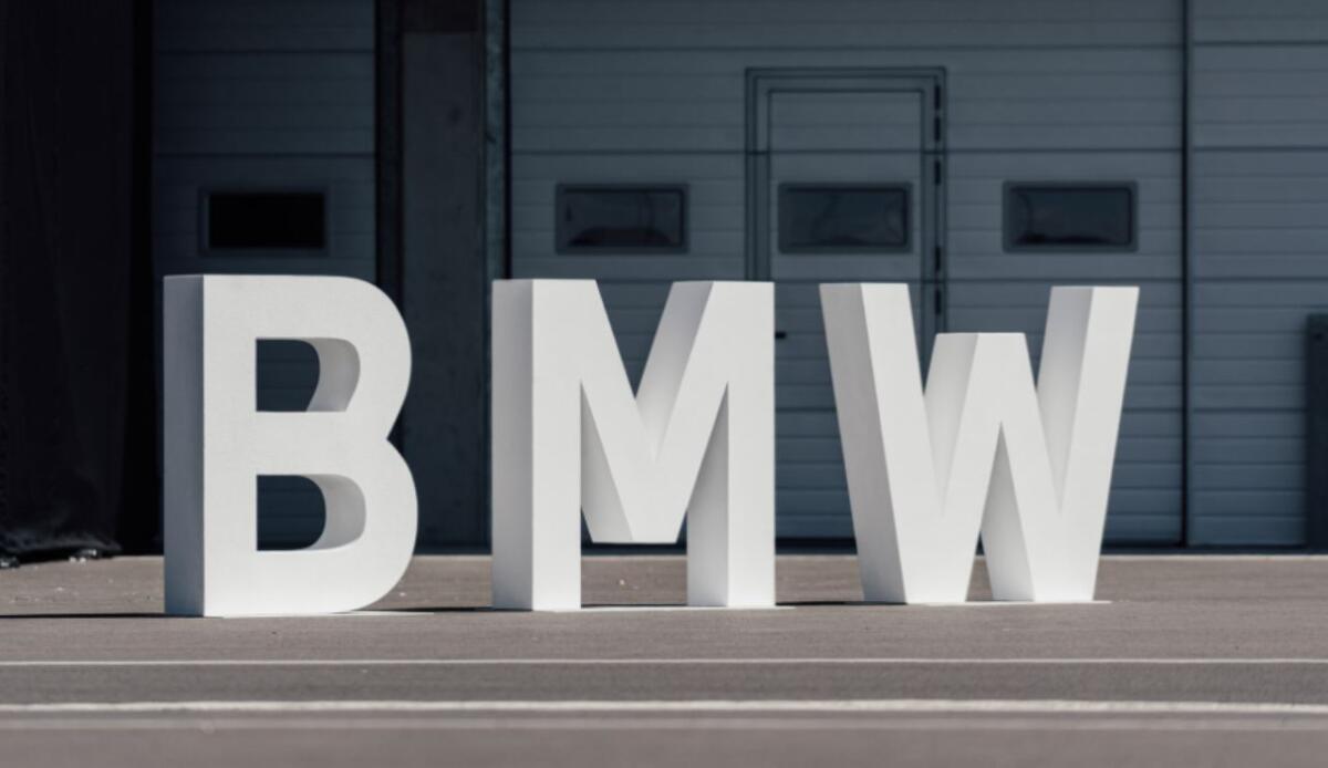 Ricavi in calo ma margini stabili: BMW conferma gli obiettivi per il 2025 - Illustrazione della BMW (Canva FOTO) - financecue.it