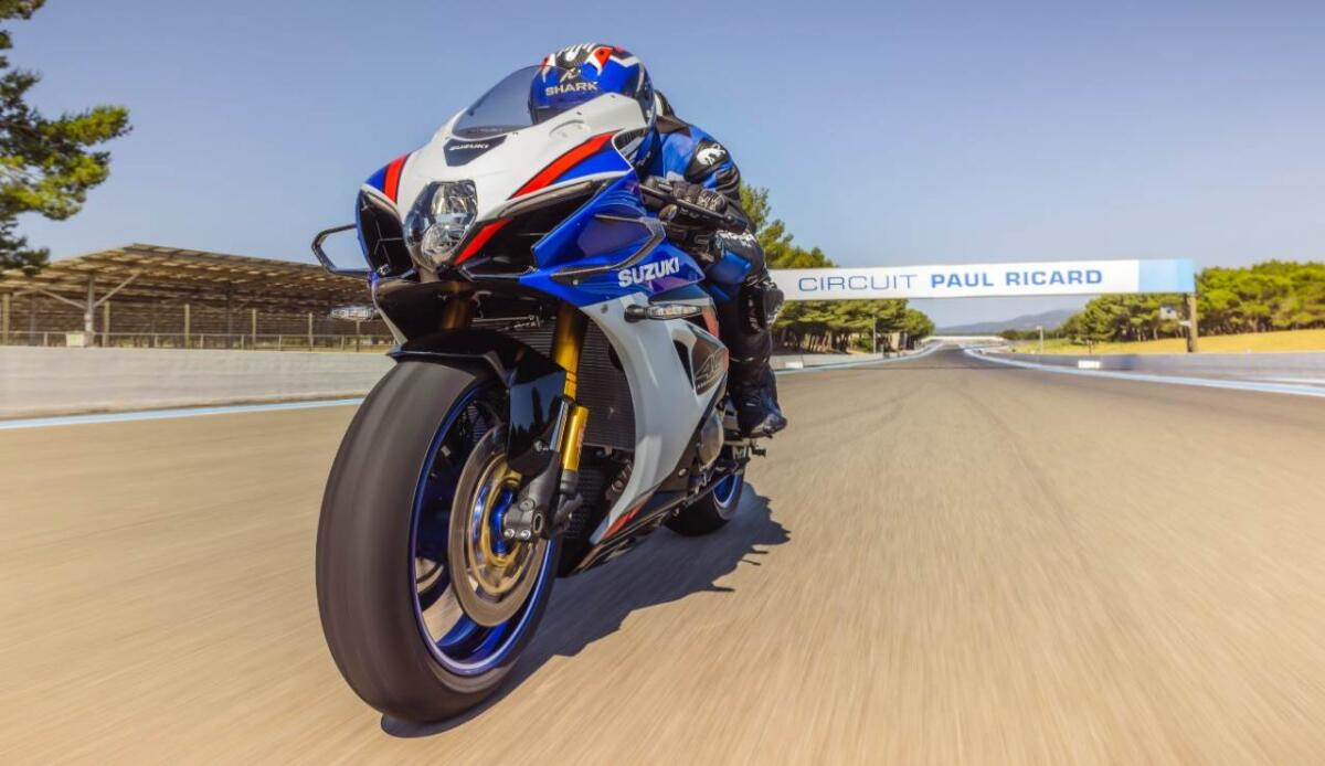 Suzuki celebra 40 anni con la GSX-R1000R: potenza da pista e livree storiche - Passione su strada (motosuzuki.es) - www.vehiclecue.it