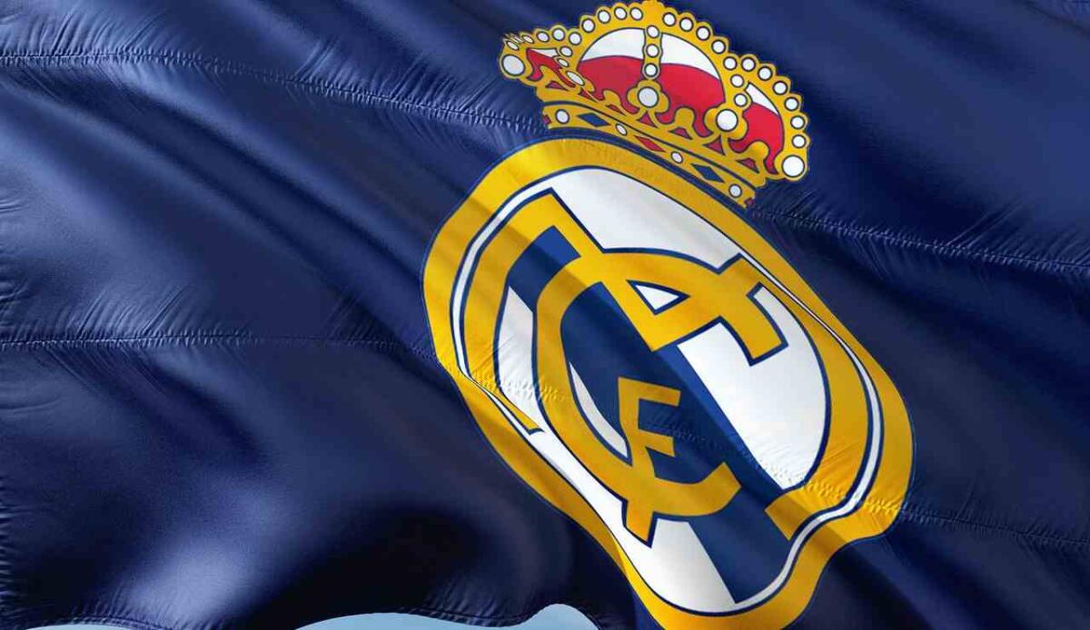 Real Madrid imbattuto: nessun club al mondo spende più per i propri giocatori - Illustrazione della bandiera del Real Madrid (Pixabay FOTO) - financecue.it
