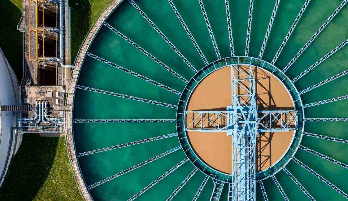 Quando le fabbriche si compenetrano: negli ecosistemi industriali il rifiuto diventa risorsa - Possibile la rinnovazione! (canva.com) - www.buildingcue.it