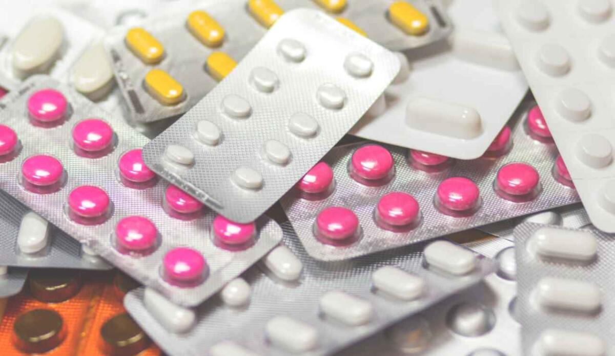 Spesa farmaceutica alle stelle: Aifa segnala sforamento record nel 2024 - Illustrazione di alcuni prodotti farmaceutici (Canva FOTO) - financecue.it