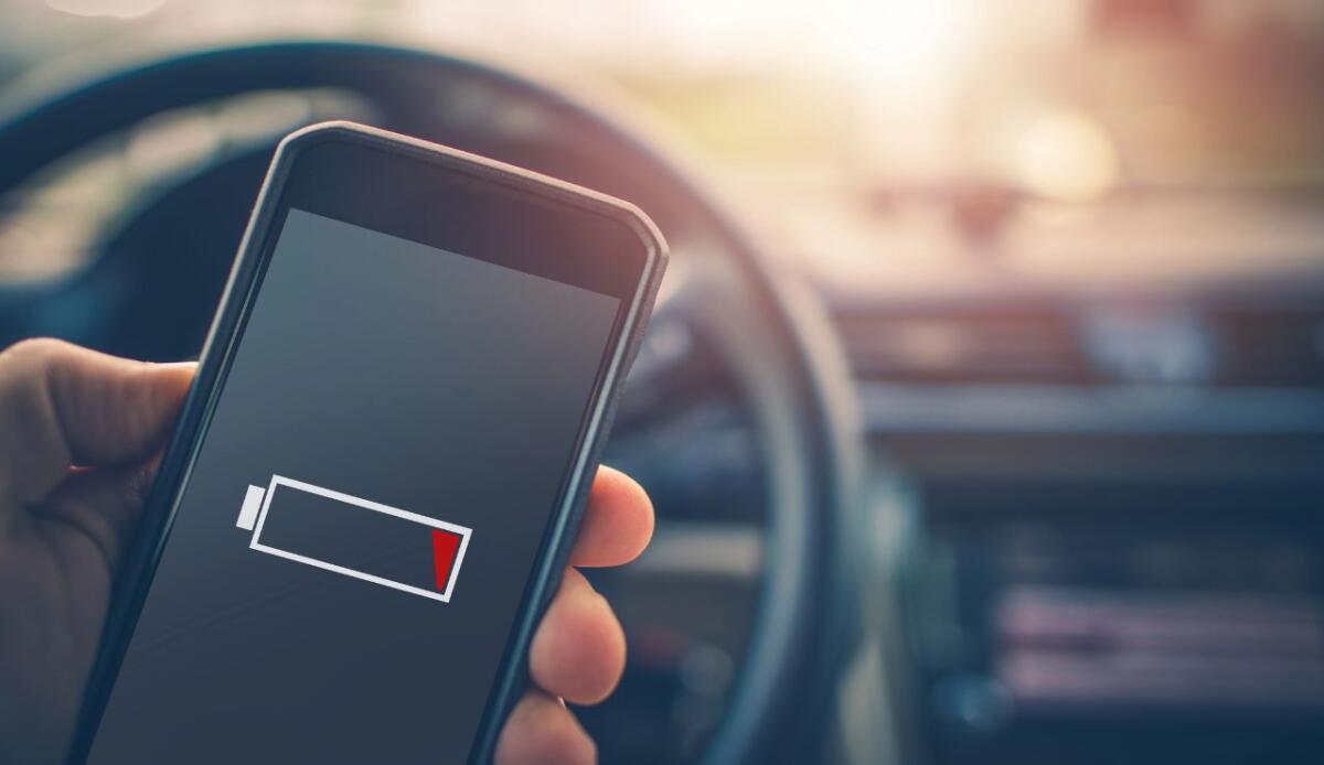 Perché il telefono si scarica più velocemente quando fa freddo? - Avete lo stesso problema (depositphotos.com) - www.systemscue.it