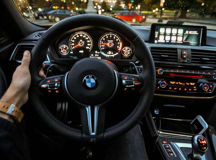 Illustrazione di un'auto della BMW (Pexels FOTO)- vehiclecue.it