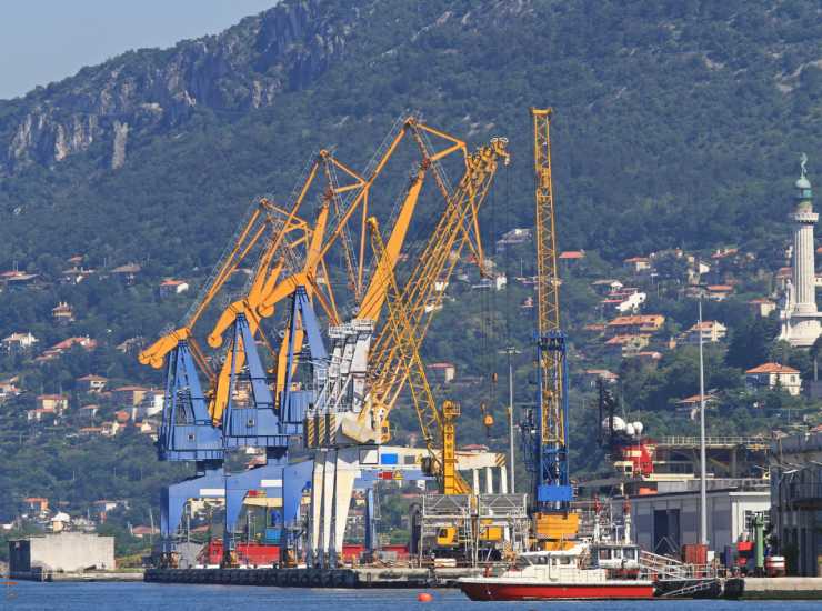 Illustrazione del porto di Trieste (Canva FOTO) - marinecue.it