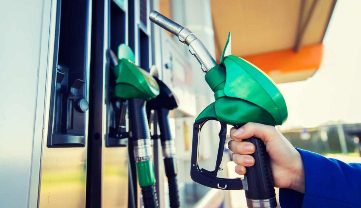 Carburanti, multa record dell’Antitrust: “Accordo illecito tra compagnie, danni ai consumatori” - Benzina, multa salata dall'Antitrust, chi si difende (DepositPhotos) - FinanceCUE