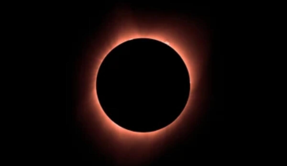 Spettacolo celeste in arrivo: ecco dove e quando osservare l’eclissi totale di Luna del 2026 - Eclissi totale di Luna (Shutterstock foto) - www.aerospacecue.it