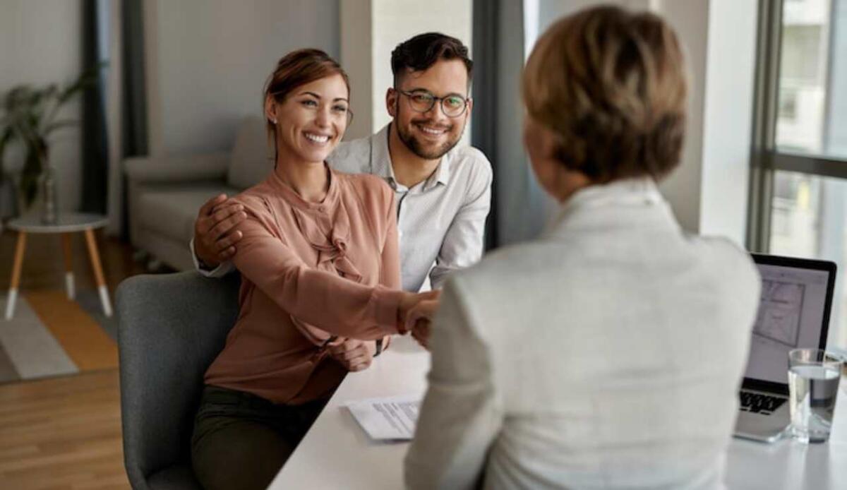 Giovani e finanza: solo 1 su 6 si sente preparato, ma cresce la voglia di imparare - Giovani e lavoro, ecco come funziona adesso (Freepik Foto) - www.financecue.it