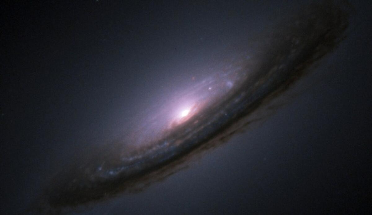 Nuova teoria: un vuoto di 2 miliardi di anni luce potrebbe spiegare la misteriosa espansione dell’universo - La chiave è la densità? (commons.wikimedia.org NASA ESA) - www.aerospacecue.it