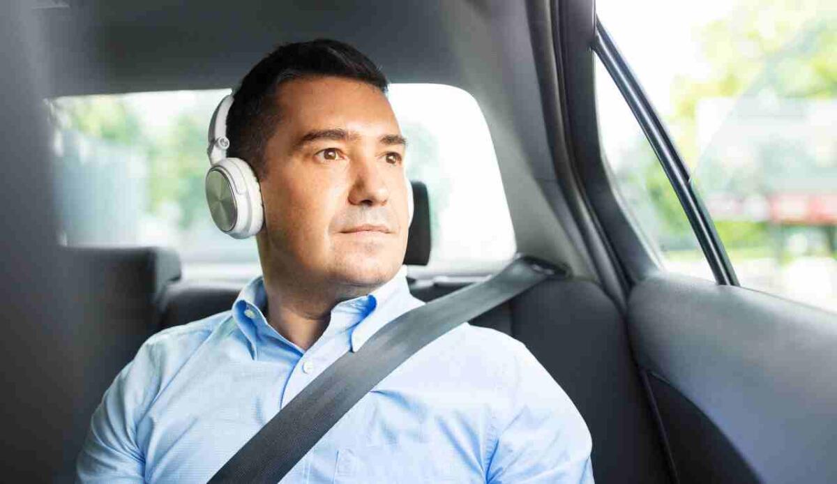 Mal d’auto? La musica allegra potrebbe essere la cura più semplice ed efficace - Musica, ecco quale ascoltare in auto (Canva) - VehicleCUE