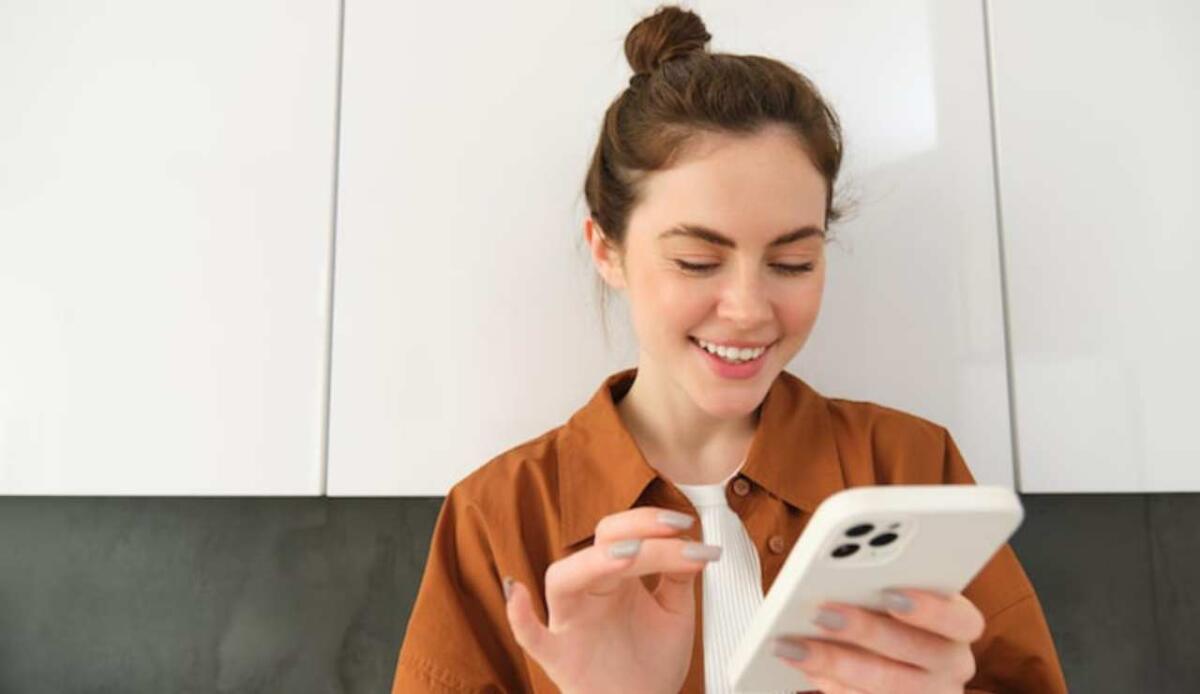 iPhone 17 Air, addio SIM fisiche: la rivoluzione Apple passa dalle eSIM, ecco li operatori che le supportano - La rivoluzione parte dagli smartphone (Freepik Foto) - www.systemscue.it
