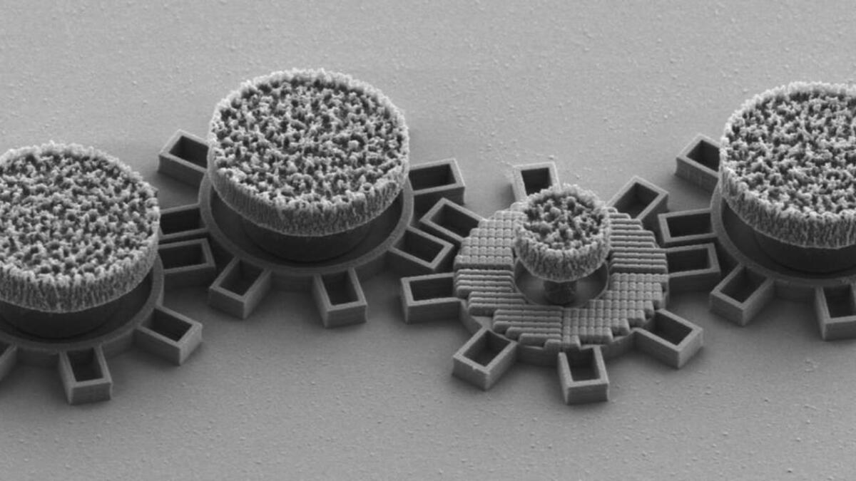 Scoperti micromotori più piccoli di un capello: si muovono con la luce - Il nuovo nanochip promette di cambiare settori strategici come il settore medico. Come sono arrivati all'invenzione? (Gan Wang/gu.se) - systemcue.it