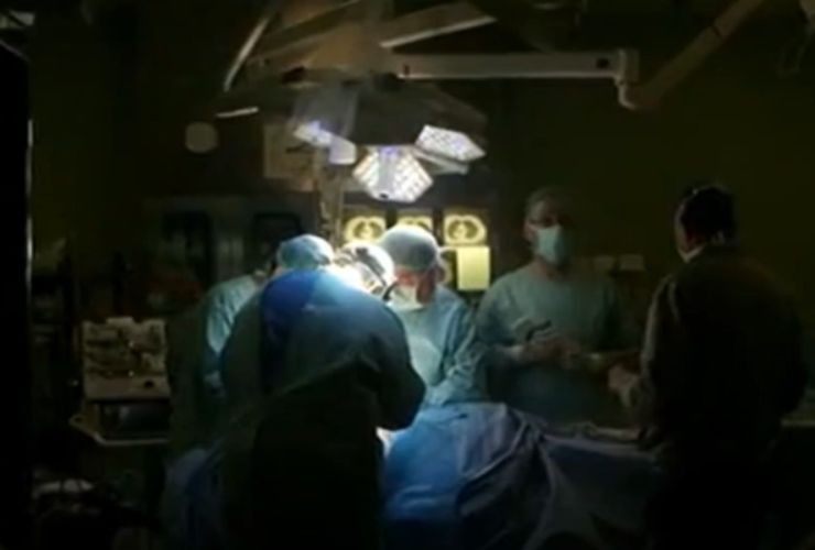Operazione all'Istituto Pascale (screenshot La7Attualità/YouTube) - biomedicalcue.it