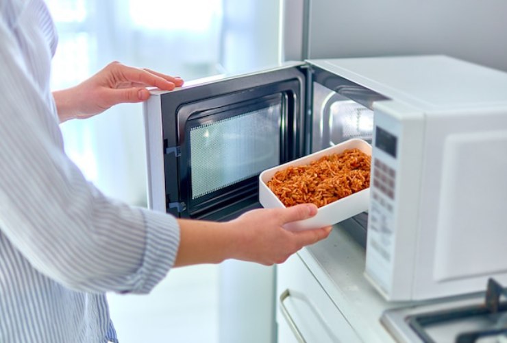 Conservare il cibo e cucinarlo di qualità, ecco come (Freepik Foto) - www.biomedicalcue.it