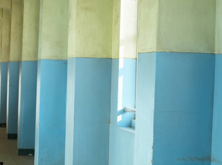 Illustrazione di un corridoio di una scuola (Canva FOTO) - buildingcue.it