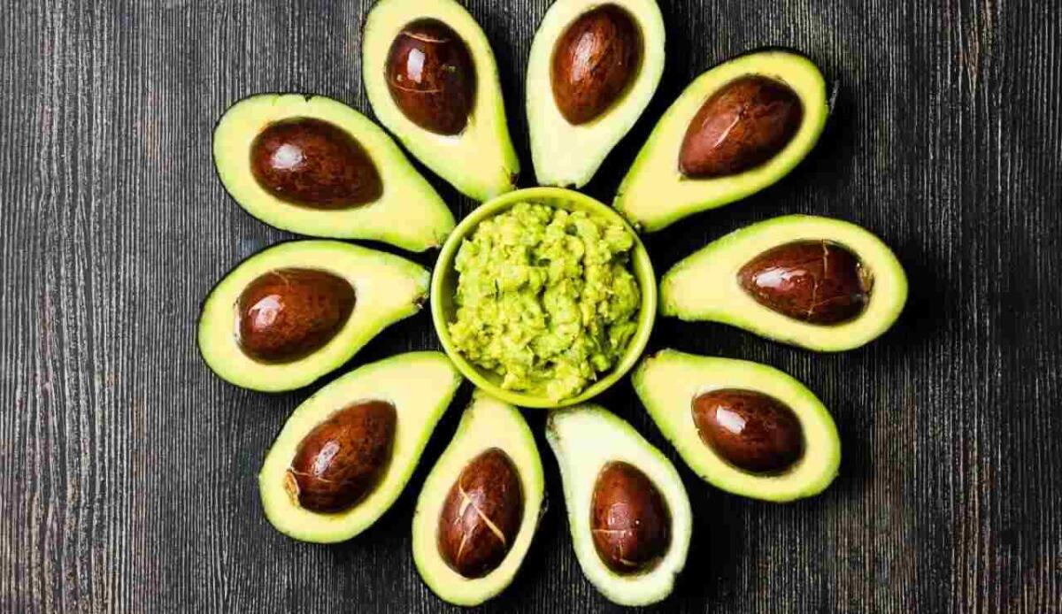 L’avocado vale più del limone: in Sicilia esplode la febbre dell’oro verde - Frutta, letteralmente (canva.com) - www.managementcue.it