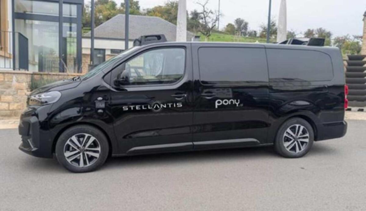 Stellantis e Pony.ai uniscono le forze per lanciare i robotaxi autonomi in Europa - Robotaxi Stellantis e Pony.ai (Stellantis foto) - www.vehiclecue.it